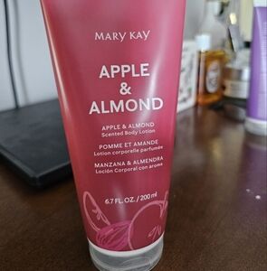 Mary Kay Apple & Almond And Berry & Vanilla Body Lotion